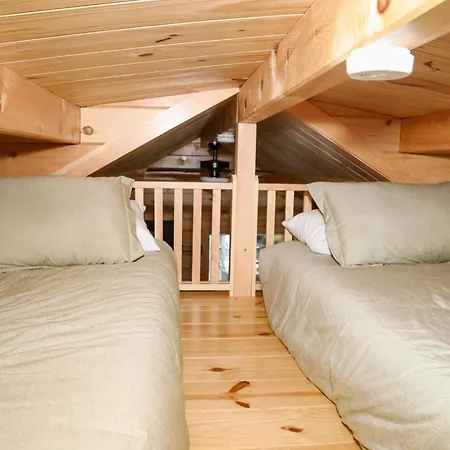 Route 6 Campground Gaines Room photo