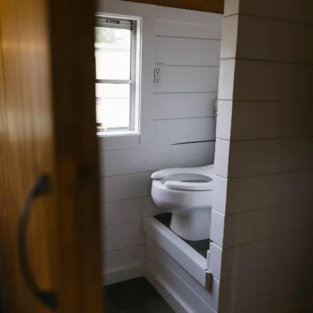 Route 6 Campground Gaines Room photo